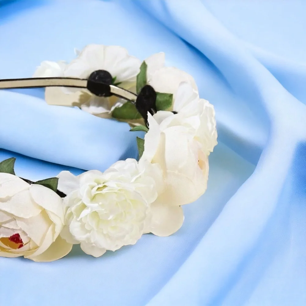 Blooming Beauty: White Flower Headband for the Perfect Boho Chic Look! NWOT